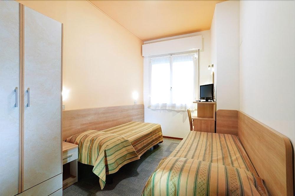 Hotel Globus Cesena Bagian luar foto