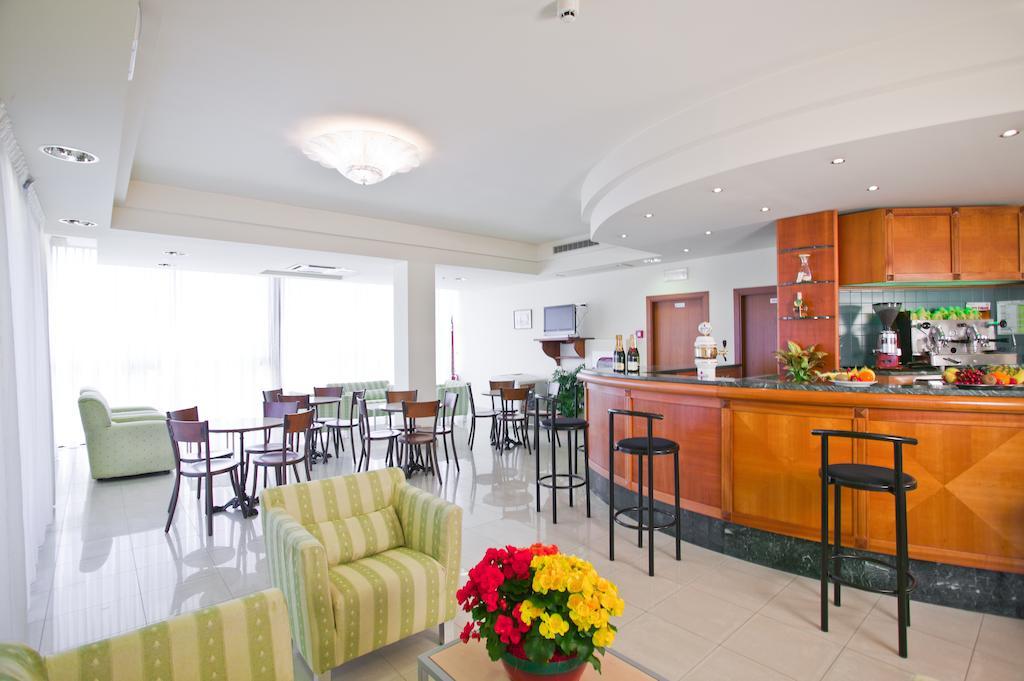 Hotel Globus Cesena Bagian luar foto